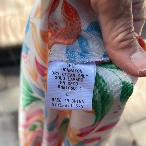 119. Emily Wonder tropical short sleeve top, flirty sleeves, open V neck, Sz L - Picture 10 of 10